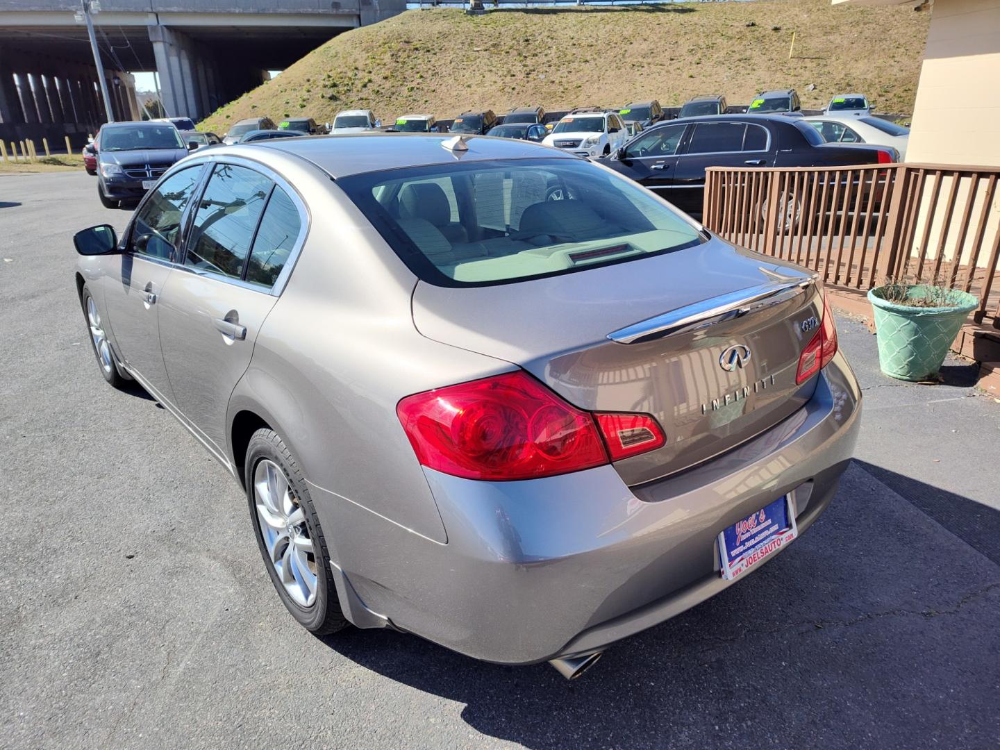 2009 Gray Infiniti G Sedan (JNKCV61F29M) , Automatic transmission, located at 5700 Curlew Drive, Norfolk, VA, 23502, (757) 455-6330, 36.841885, -76.209412 - Photo#11